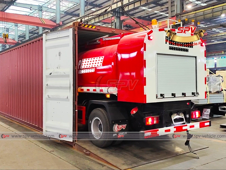 6,000 Litres Refueler Truck Sinotruk - Loading 6,000 Litres Refueler Truck Sinotruk - Loading